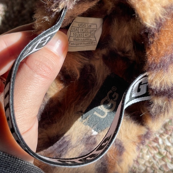 UGG Slippers Open Toe Size 10 - Picture 2 of 3